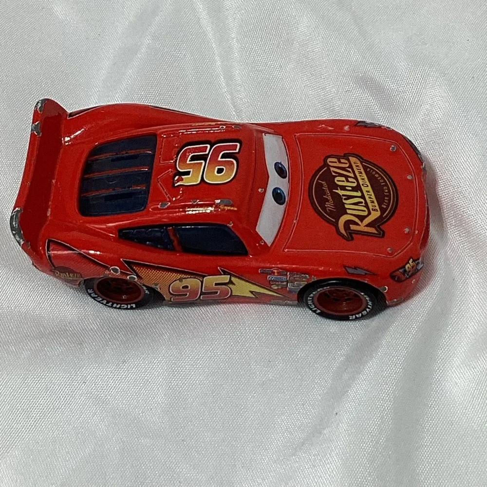 Disney Cars Movie Cars Lot of 7 Lightning McQueen Tank Coat Tow Cap Mater Lot CC - Picture 9 of 10